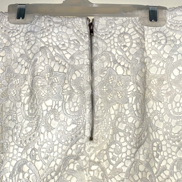 Papaya Skirt. White. Sz S.  Papaya runs small. Fits like an XS.  Very pr… - Picture 5 of 7